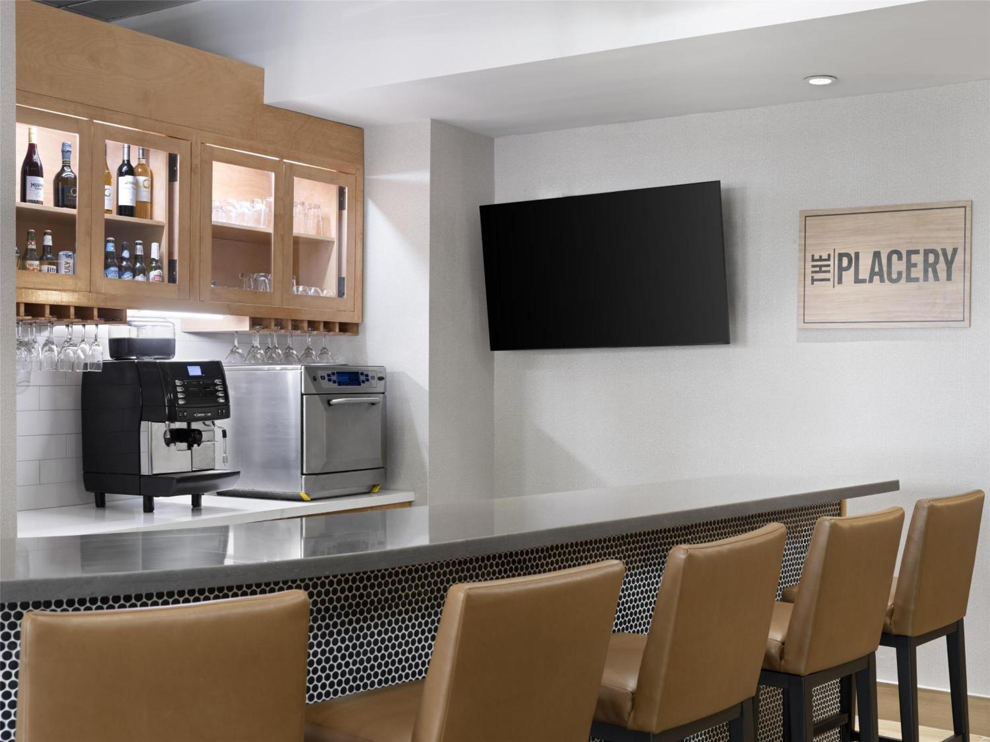 Hyatt Place Atlanta North Point Mall Hotel 3*