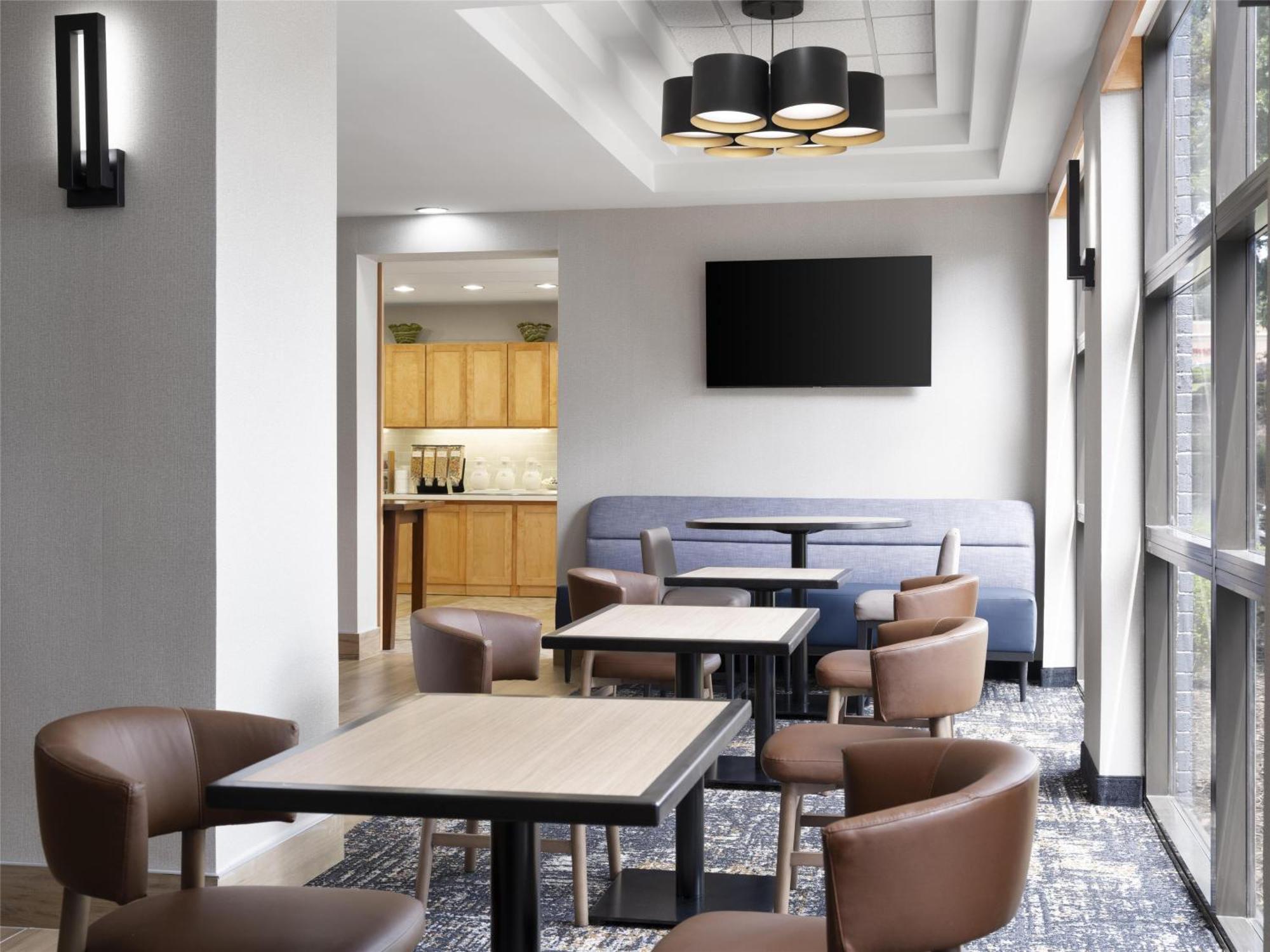 Hyatt Place Atlanta North Point Mall